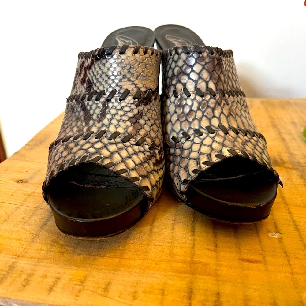 Donald Pilner 8.5 Snakeskin Mule